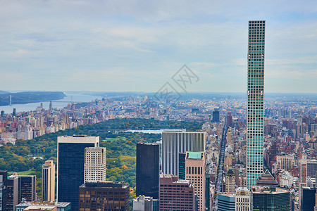 中央公园在摩天大楼高处 俯视整个城市背景图片