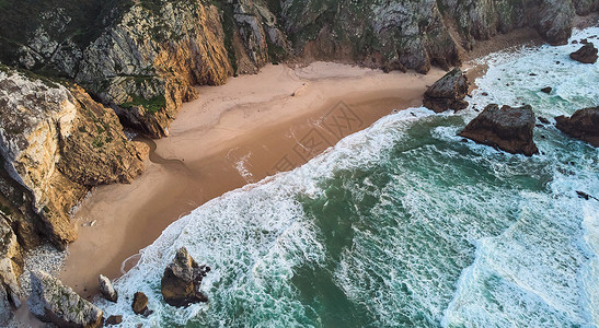 阿罗芒什是欧洲最西端 葡萄牙阿罗伊拉海滩的空中观察吸引力海滩石头支撑海浪全景地标海景联盟天空背景