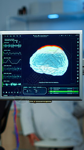 神经科医生 使用eeg头耳机分析神经系统高清图片