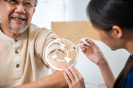 亚洲老年老人与护士一起获得科罗纳病毒疫苗背景图片