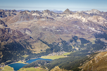 西纳尼察湖瑞士格劳本登Engadine上游的Sils湖以上和Maloja全景旅游冰川森林文化假期目的地天空旅行山峰背景