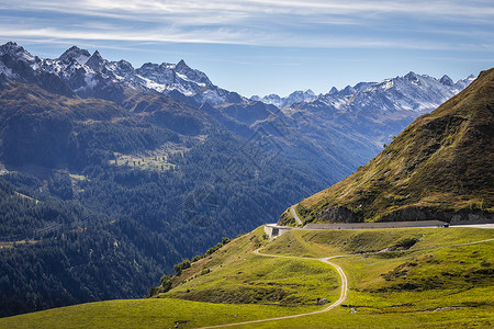 圣哥达通圣哥特哈德山山口 瑞士Swiss alps高山路假期美丽天空目的地驾驶旅行农场松树风景文化背景