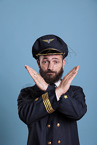 海军帽子飞机人均用双手显示出时间的手举手动作背景