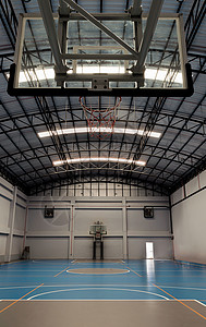 篮球门素材从空篮球馆查看 室内篮球场 一个篮球厅的内部法庭正方形体育场竞技场爱好线条篮子健身房房间生活方式地面背景