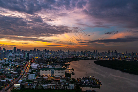 在美丽的暮色中 曼谷商业区沿湄南河的摩天大楼的曼谷天空景观赋予这座城市现代风格建筑学地标建筑商业城市背景图片