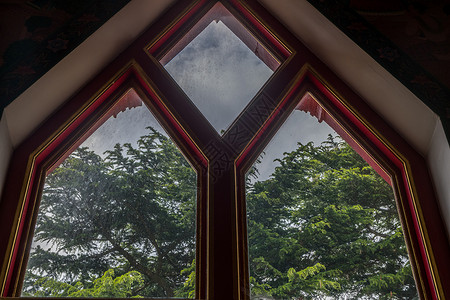 接收光线的窗户在泰国寺庙教堂内宗教教会背景图片