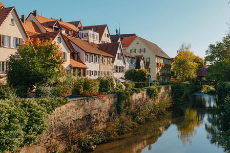 行且珍惜位于德国巴登符腾堡州比蒂格海姆比辛根的旧国家德国联排别墅 老城区到处都是色彩缤纷且保存完好的建筑历史性建筑学历史阳光房子人种学地背景
