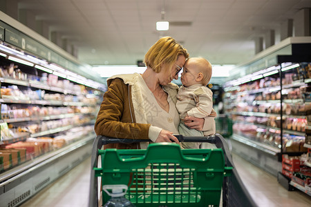 婴儿超市食物家庭高清图片