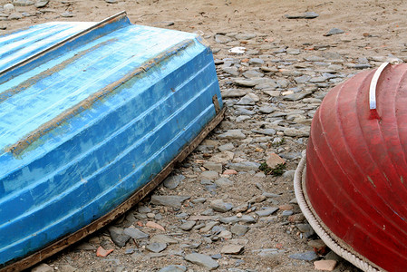 红船和蓝船背景图片