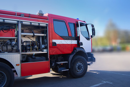 设备消防车消防车帮助情况燃烧天空灯光卡车危险救援消防员紧迫感背景