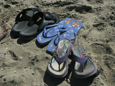 沙滩鞋休息背景图片