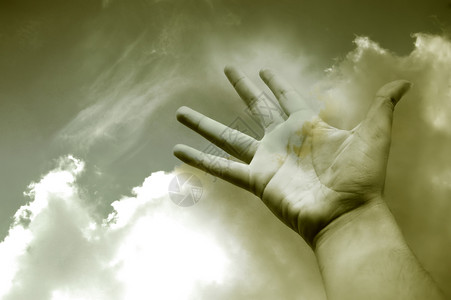 手掌手指天空指甲梦幻天气多云景观气候背景图片