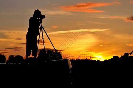 摄影师光影职业创造力三脚架橙子黑色相机爱好黄色身体摄影背景图片