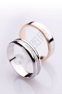 戒指订婚反射白色婚姻金子背景图片
