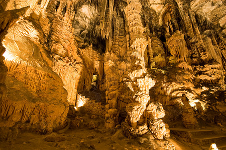 洞穴系统Stalactite 笔迹石笋生态石灰石资源石头岩石旅游游客黑暗矿物质背景