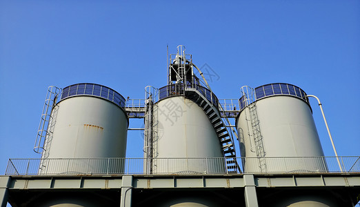 大型工业储油层桶高清图片
