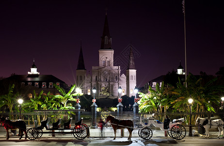 骑马正方形建筑学运输教会广场城市场景街道高清图片