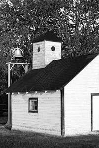 旧校舍教育白色农村木头房子课堂风化建筑历史性学校背景图片