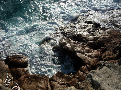 反岩礁水液体蓝色海浪生态岩石风景泡沫波浪侵蚀海岸线高清图片