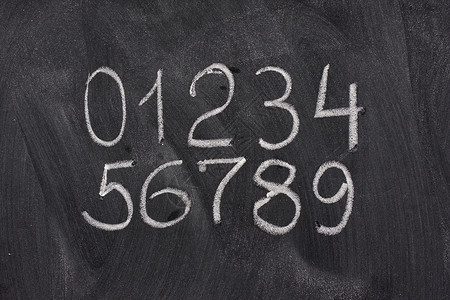 阿拉伯数字3黑板上的阿拉伯数字白色班级灰尘教育学校粉笔数学背景