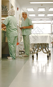 两名护士在医院讲话背景图片