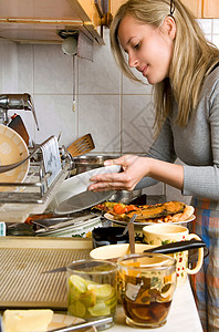 妇女洗衣盘家庭主妇玻璃海绵洗碗盘子女士结构盘架女性高清图片