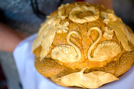 圆面包天鹅白色婚礼面包背景图片