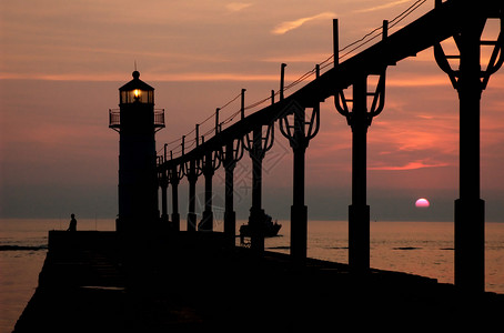 圣约瑟夫灯塔支撑太阳灯塔湖岸海岸线高清图片