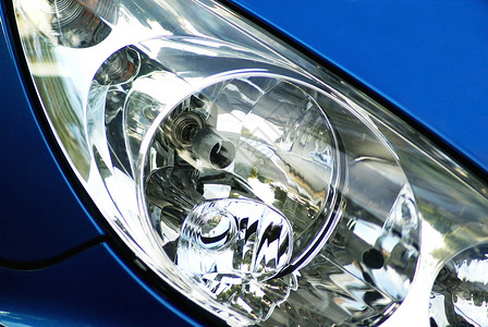 车头灯安全蓝色玻璃交通白色背景图片