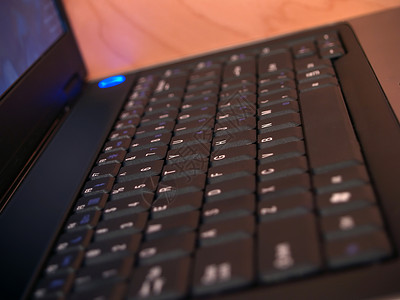 笔记本电脑键盘技术字母力量桌子蓝色钥匙背景图片