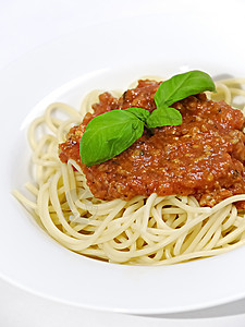 意式意大利面汤草药碎肉舞曲盘子面条牛肉食物高清图片