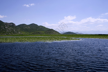 山边欧洲湖的古德光环全景象高清图片