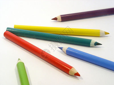蜡笔红色小学生绘画孩子黑色艺术铅笔学校橙子黄色背景图片