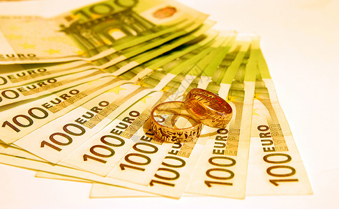 100欧元和两环戒指白色金融速度账单交换背景