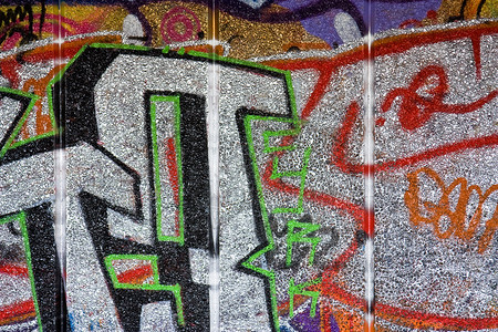 城市涂鸦紫色白色绿色红色黑色字体橙子街道写作背景图片
