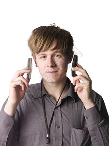 有两部手机的男人戒指电话青少年工作室白色背景图片