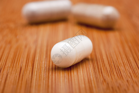 医疗药丸草本药物药品抗生素棕色白色饮食药片剂量药店高清图片