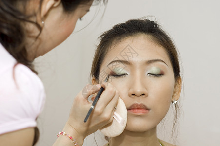 做化妆配饰皮肤成人新娘刷子护理治疗艺术家魅力眼睛背景图片
