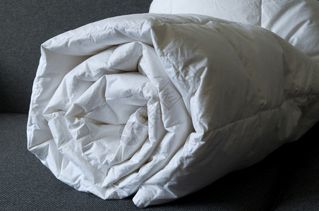 下方舒适器的详情白色鸭子毯子枕头棉被线条柔软度卧室织物软垫背景图片