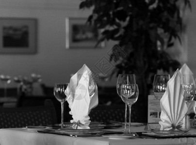 餐桌黑白两色背景图片