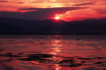 江岸日出国家公园太阳橙子隐藏丘陵微风紫色地平线海浪高清图片
