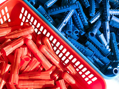 塑料墙塞红色蓝色插头装修项目工具硬件紧固件盒子背景图片