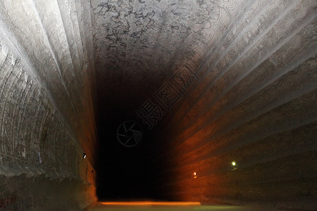 越光米盐矿 深度300米石头勘探水晶画廊墙壁矿物通道阴影隧道旅游背景