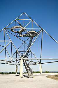 Tetraeder 三角器天空四边形雕塑建筑四面体小贴士地标纪念碑历史背景图片