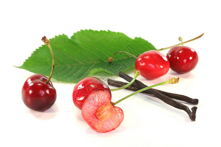 香草豆有香草的樱桃味道乐趣甜点红色白色诱惑园林维生素健康饮食背景