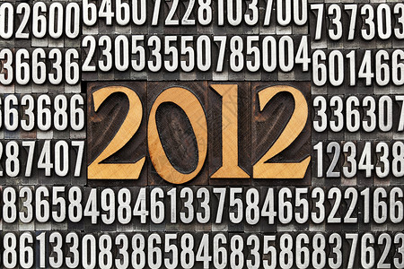 2012年 文字印刷类型凸版字体印版金属木头新年背景图片