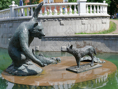 达池恩莫斯科奥霍特尼里雅达喷泉的雕塑首都街道狐狸天空旅游故事地标城市旅行喷泉背景
