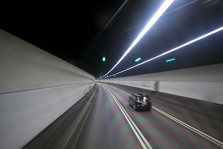 香港的隧道和汽车行驶高清图片