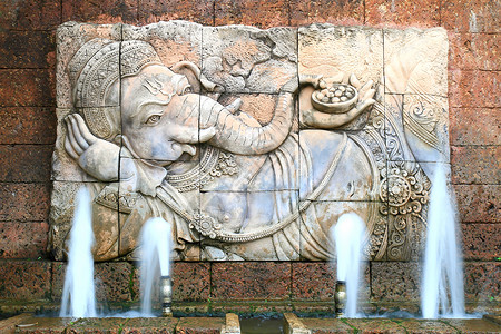 大象故事大象神加内沙雕刻的石雕像背景