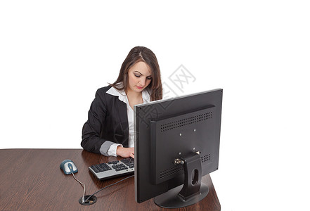 从事计算机工作的年轻女性设计者网站监视器技术人士商务生意人注意力桌面黑发背景图片